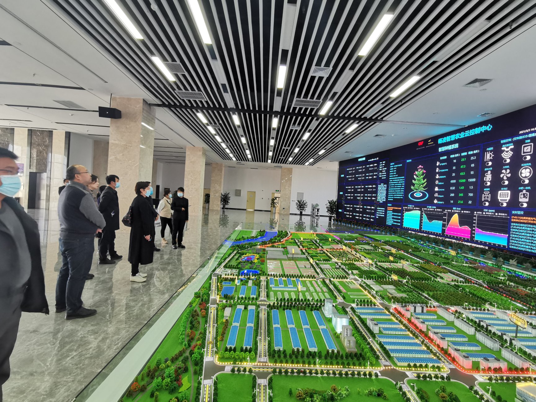 西北农林科技大学教师教学能力发展中心 - 观智慧农业 绽巾帼风采