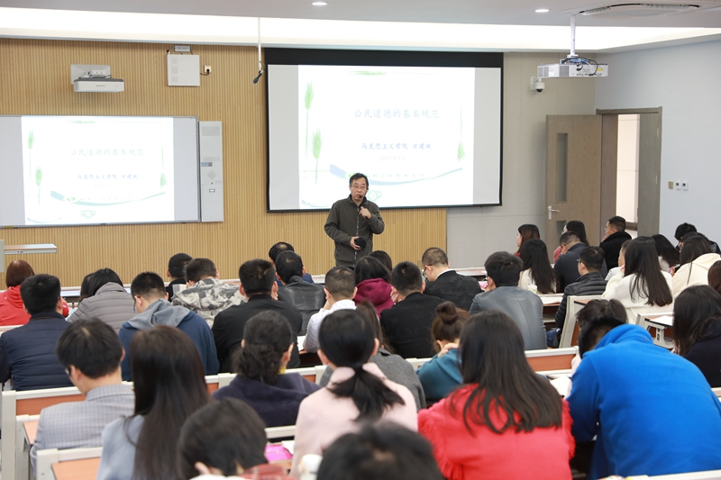 cbe76e8797d14a26bae358284b823799.jpg 方建斌教授上课_副本.jpg