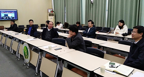 dbf34a87762049f2954d12f56570721b.jpg 陈校长观摩2_副本.jpg